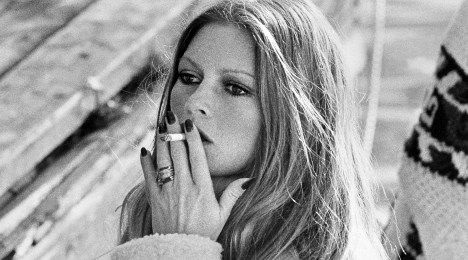 Brigitte Bardot z papierosem
